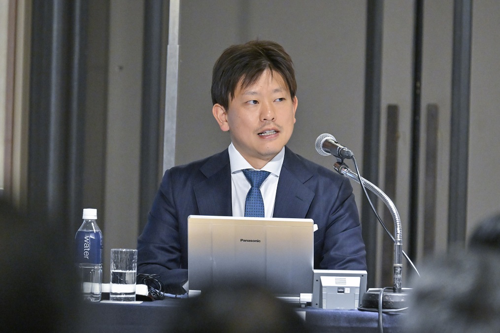 宮岡邦生弁護士の登壇風景